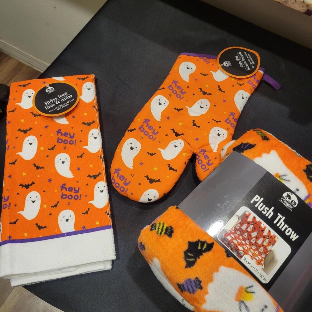 Halloween kitchen set with blanket